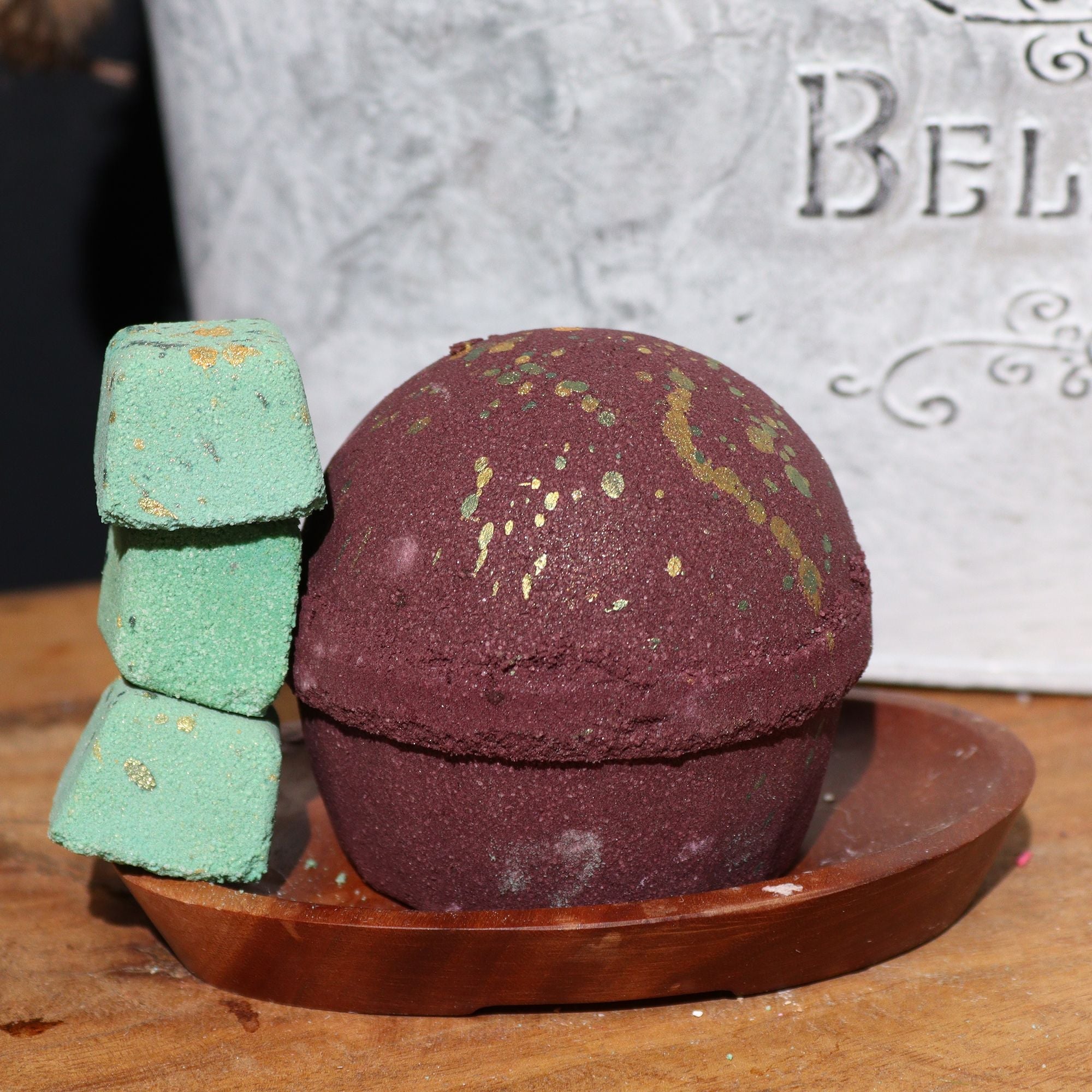 Dubai Emerald Oudh Truffle Jumbo Bath Bomb (220g) - Soak Sanctuary Bath Bombs