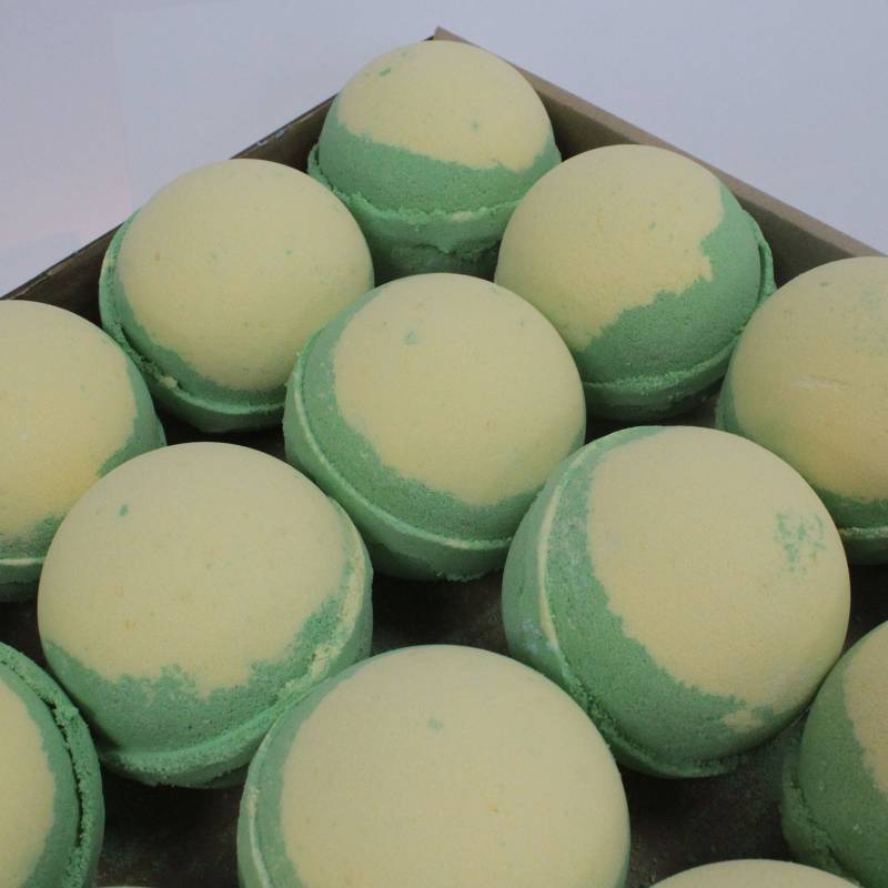 Apple Pie & Custard Jumbo Bath Bomb - Soak Sanctuary Bath Bombs