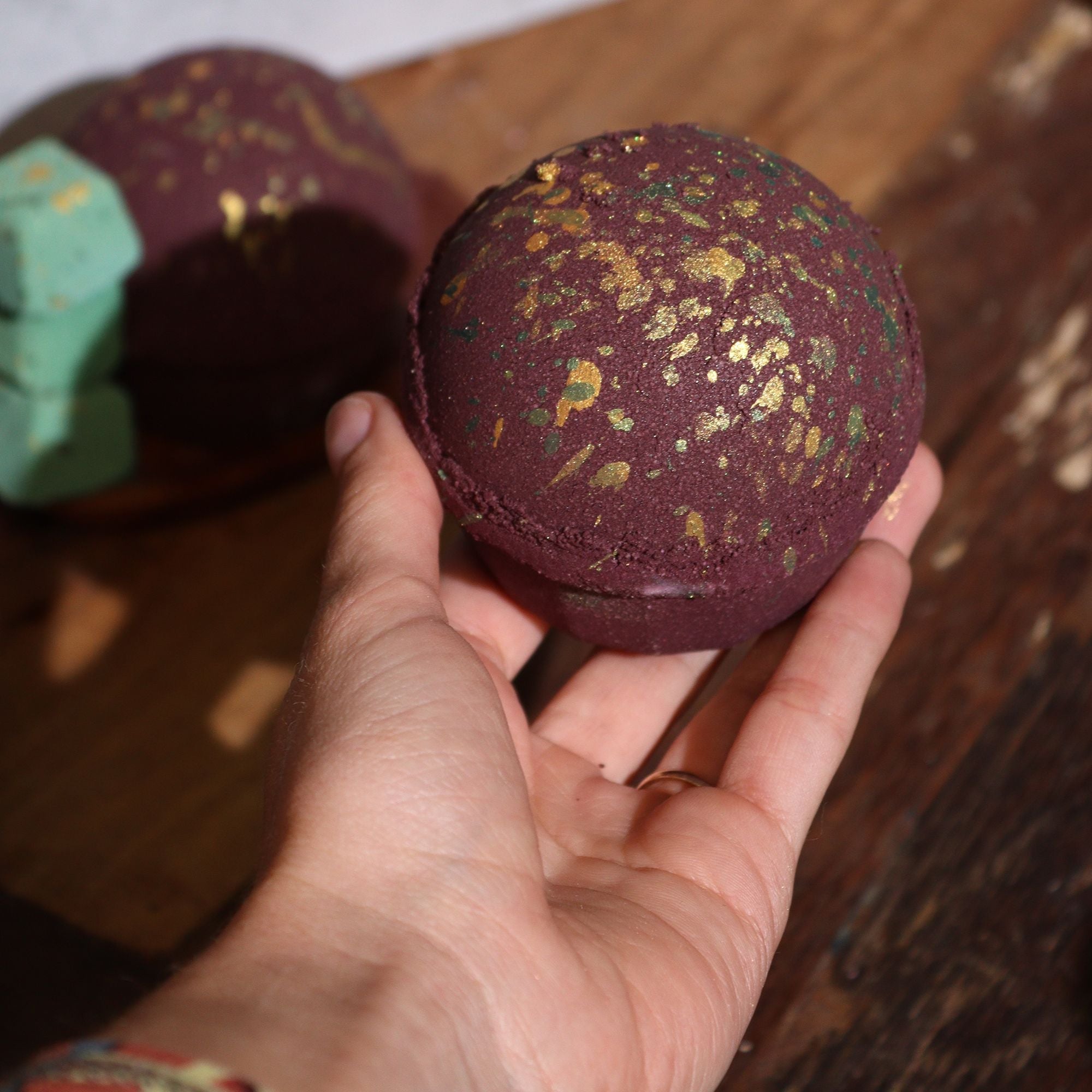 Dubai Emerald Oudh Truffle Jumbo Bath Bomb (220g) - Soak Sanctuary Bath Bombs