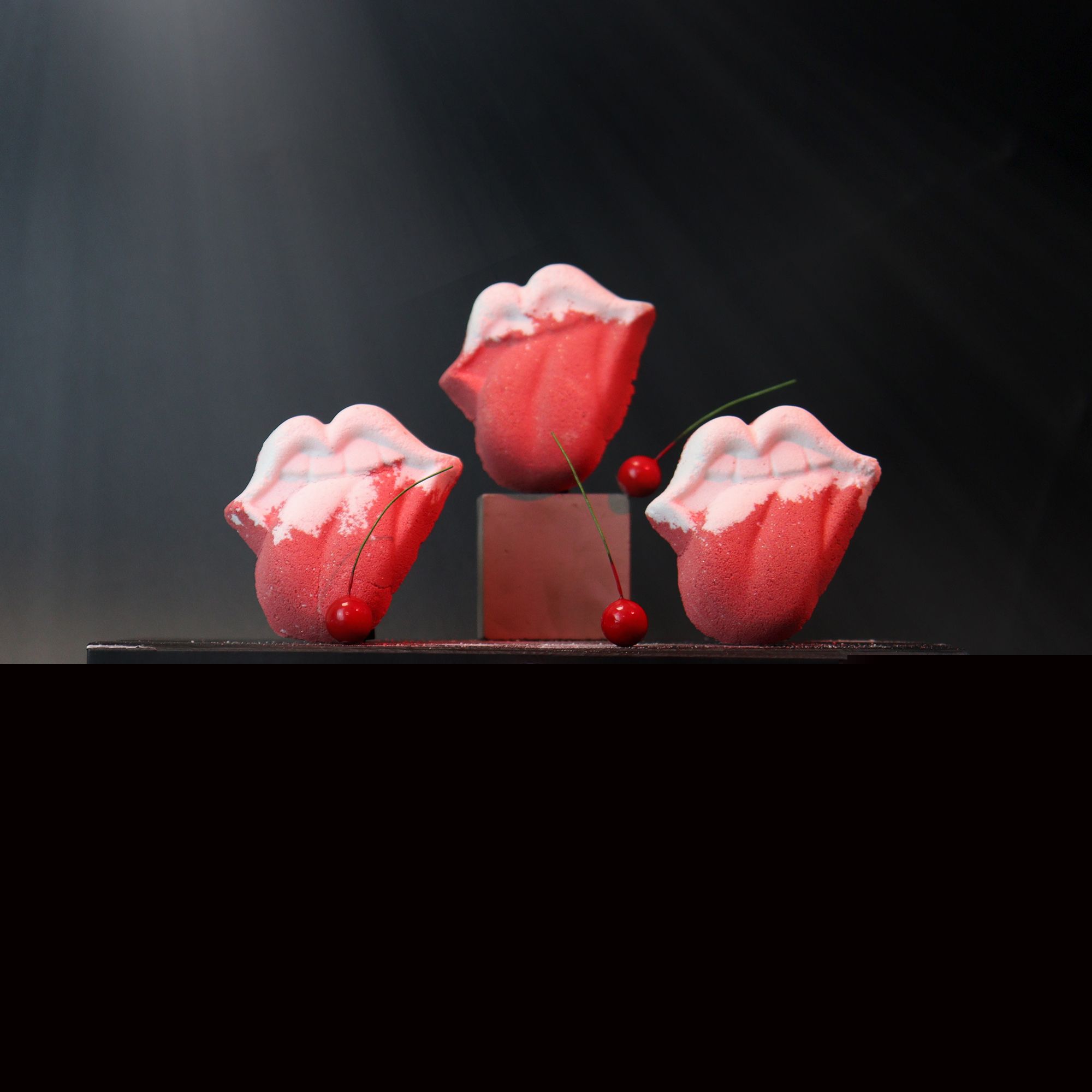 Lips Bathbomb - Raspberry & Pomegranate (60g) - Soak Sanctuary Bath Bombs